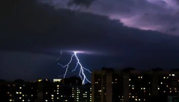 Молнии попали в Останкинскую телебашню семь раз в ночь на 6 июня