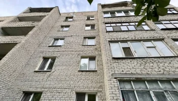 Двухлетний мальчик выпал из окна пятого этажа под Саратовом, он в больнице Двухлетний мальчик выпал из окна пятого этажа под Саратовом, он в больнице