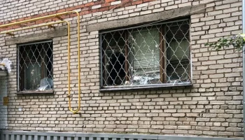 Один человек пострадал при хлопке неизвестного происхождения в жилом доме в Лобне