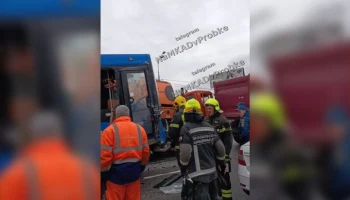 Трех человек госпитализировали после ДТП с автобусом на Варшавском шоссе