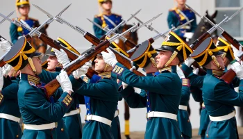 Первая в 2026 году церемония развода караулов прошла в Кремле