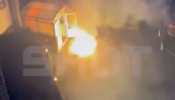 Shot: Моноколесо взорвалось и загорелось около жилого дома в Петербурге