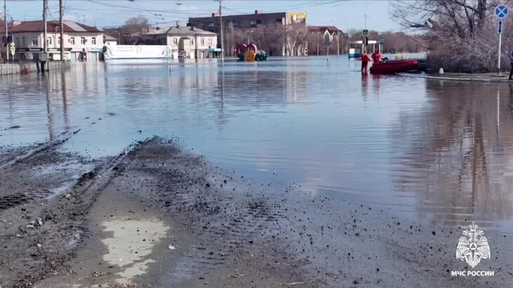 Губернатор Оренбуржья заявил о снижении уровня воды в Орске на 14 сантиметров Губернатор Оренбуржья заявил о снижении уровня воды в Орске на 14 сантиметров