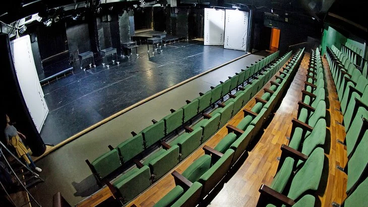 В Театре на Юго-Западе заявили, что не стоит вводить строгий дресс-код для зрителей В Театре на Юго-Западе заявили, что не стоит вводить строгий дресс-код для зрителей