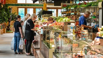 Участница московской ярмарки регулярно отправляет гуманитарную помощь бойцам СВО