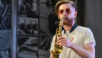 Свыше 2 тысяч заявок поступило на участие в проекте "Музыка в метро"