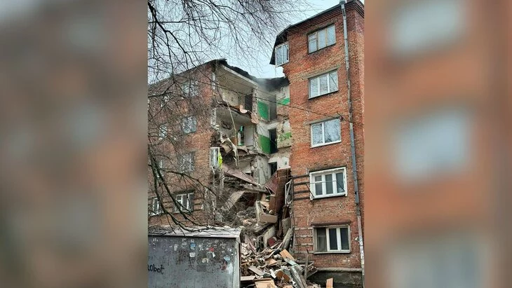 Подъезд обрушился в аварийном доме в Ростове-на-Дону Подъезд обрушился в аварийном доме в Ростове-на-Дону