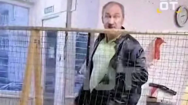 Мужчина ворвался в волонтерский центр в Подмосковье и избил пенсионера Мужчина ворвался в волонтерский центр в Подмосковье и избил пенсионера