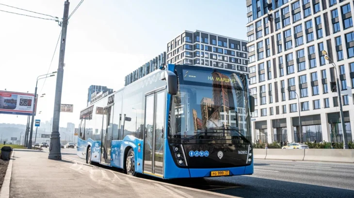 На пяти маршрутах из Москвы до трех городских округов курсируют современные автобусы новой поставки На пяти маршрутах из Москвы до трех городских округов курсируют современные автобусы новой поставки