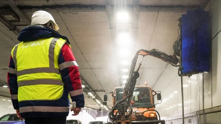 Свыше 100 транспортных тоннелей промыли в столице после зимы Свыше 100 транспортных тоннелей промыли в столице после зимы