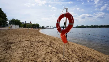 Роспотребнадзор запретил купание на двух пляжах Москвы
