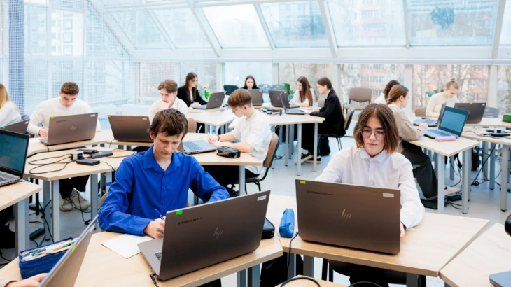 Анастасия Ракова назвала ИИ-сервис для изучения математики одним из самых популярных в МЭШ