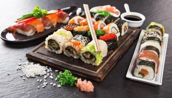 В Усть-Илимске 14 человек заболели сальмонеллезом после еды в суши-баре