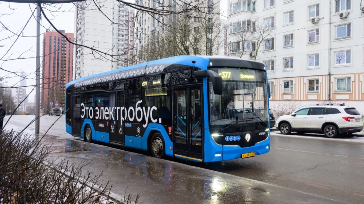 Более 50 электробусов курсируют на экологичных маршрутах, запущенных в Москве с начала года