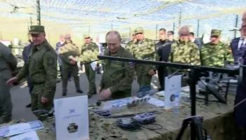 Путин в военной форме посетил учения &laquo;Запад-2025&raquo; на полигоне Мулино (видео)