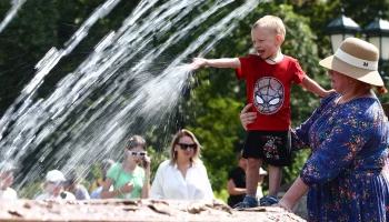 МЧС России предупредило жителей Москвы о сильной жаре 13 и 14 июля