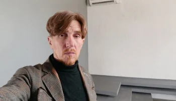 Умер актер из сериалов "Мосгаз" и "СашаТаня" Дмитрий Марфин