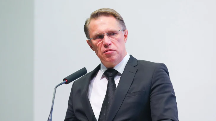 Глава Минздрава Мурашко спас пострадавшего в ДТП в Подмосковье Глава Минздрава Мурашко спас пострадавшего в ДТП в Подмосковье