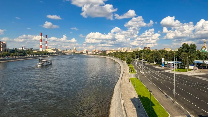 Новодевичью набережную обновили в центре Москвы Новодевичью набережную обновили в центре Москвы