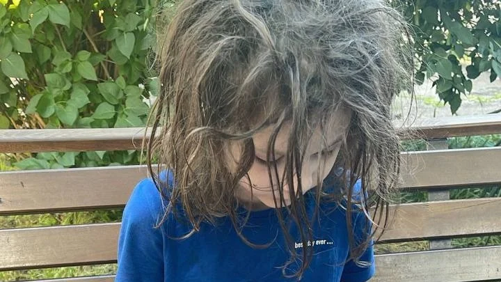 Мальчика-маугли в Краснодаре спасли из захламленной квартиры, где он жил взаперти Мальчика-маугли в Краснодаре спасли из захламленной квартиры, где он жил взаперти