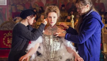 Какие уникальные предметы реквизита хранятся в центре &laquo;Жар-птица&raquo;