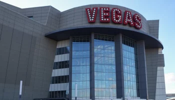 Торговые центры холдинга "Крокус" открылись для посетителей