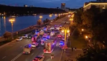 Два автомобиля столкнулись на Фрунзенской набережной в Москве