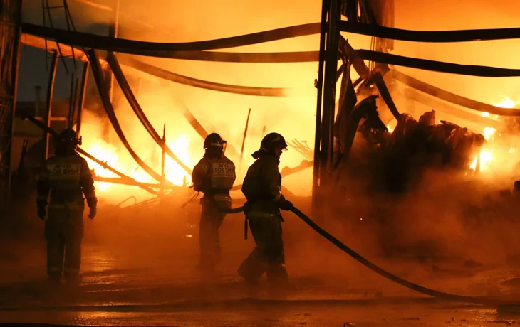 Площадь пожара в центре Москвы увеличилась до 1500 «квадратов» Площадь пожара в центре Москвы увеличилась до 1500 «квадратов»