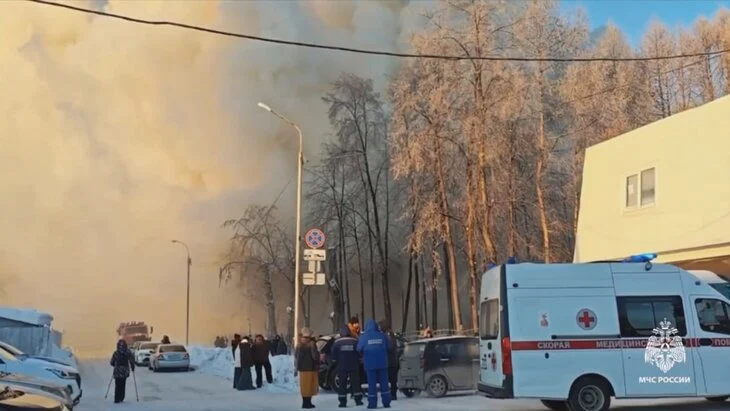 Здание педагогического колледжа загорелось в Новосибирске Здание педагогического колледжа загорелось в Новосибирске