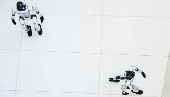 Бегает, дерется и танцует: робота-гуманоида за 5,5 млн рублей продают в Москве