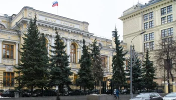 ЦБ напомнил о запрете на выдачу карт клиентам из базы данных о мошенниках