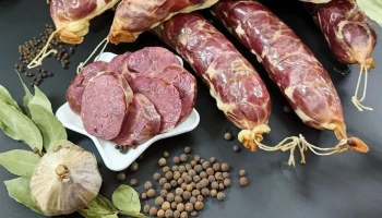 На московских ярмарках можно найти деликатесы из конины из разных регионов