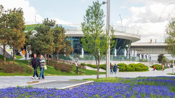 Более 12,5 млн человек посетили парк "Зарядье" в 2024 году Более 12,5 млн человек посетили парк "Зарядье" в 2024 году