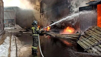 Спасатели локализовали пожар на складе в Подмосковье