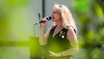 Певица Татьяна Сорокина встретилась с контрактниками в Едином пункте отбора на военную службу в Моск