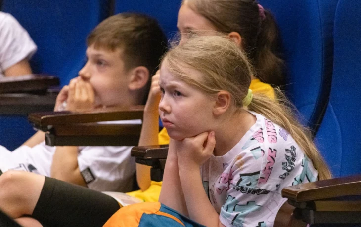 Участники детского клуба «Лето Побед» встретились с директором фестиваля «КиноЕжик» Участники детского клуба «Лето Побед» встретились с директором фестиваля «КиноЕжик»