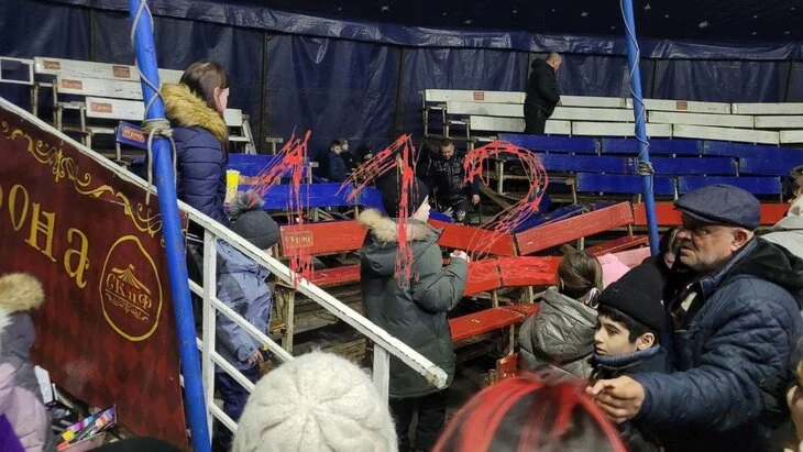 Уголовное дело возбуждено после обрушения трибун в цирке Нефтегорска Уголовное дело возбуждено после обрушения трибун в цирке Нефтегорска