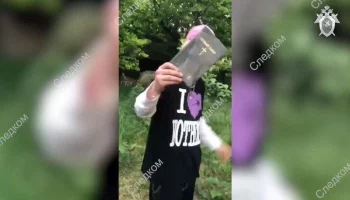 Трое молодых россиян предстанут перед судом за публичное сожжение Библии