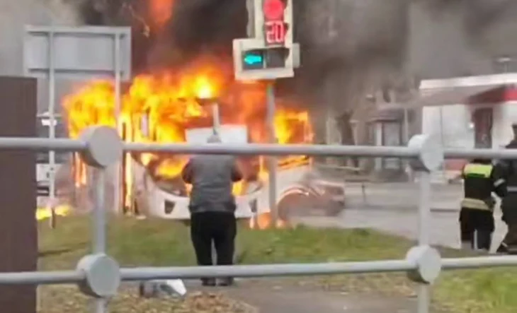 Автобус вспыхнул в подмосковном Серпухове Автобус вспыхнул в подмосковном Серпухове