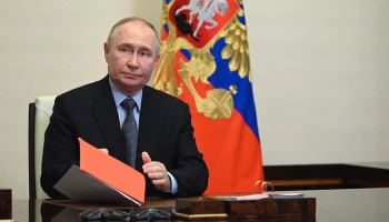 Путин поручил продумать меры по ограничению зарубежных сервисов для коммуникации
