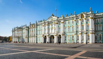 Посетитель повредил статую императрицы Александры Федоровны в Эрмитаже