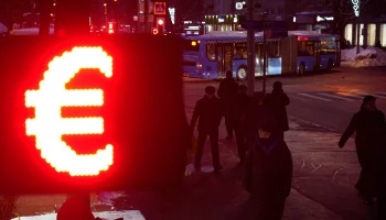 Курс евро на Московской бирже поднялся до 101 рубля впервые с 28 декабря