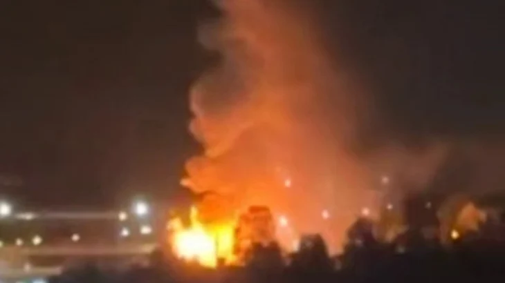 Shot: Взрыв произошел во время тушения пожара в подмосковном Пушкине Shot: Взрыв произошел во время тушения пожара в подмосковном Пушкине