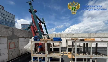 Рабочий погиб после падения с высоты на стройплощадке на юге Москвы
