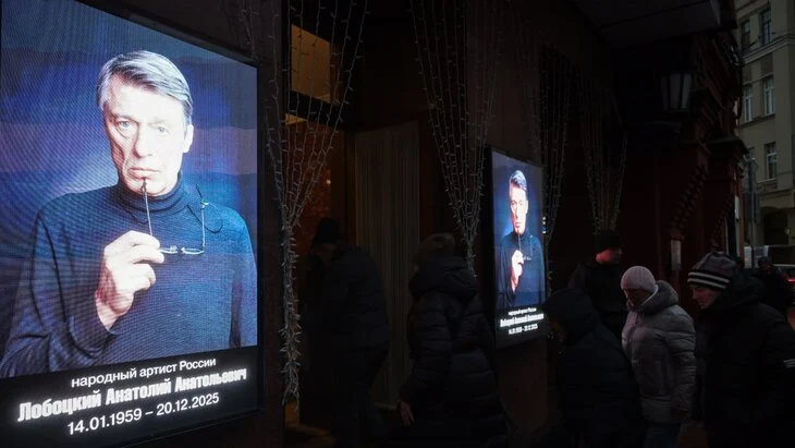 Прощание с актером Лобоцким началось в Театре Маяковского Прощание с актером Лобоцким началось в Театре Маяковского