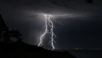 Молния убила двух пограничников в Азербайджане