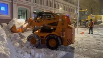Городские службы в круглосуточном режиме ликвидируют последствия мощного снегопада Городские службы в круглосуточном режиме ликвидируют последствия мощного снегопада