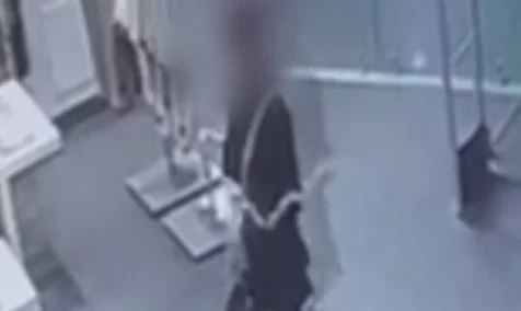 Женщина за один час обокрала три магазина в подмосковном Сергиевом Посаде Женщина за один час обокрала три магазина в подмосковном Сергиевом Посаде
