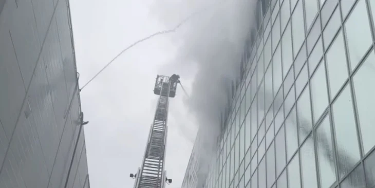 Пожар в БЦ «Варшавская плаза» потушили на площади 200 «квадратов» Пожар в БЦ «Варшавская плаза» потушили на площади 200 «квадратов»