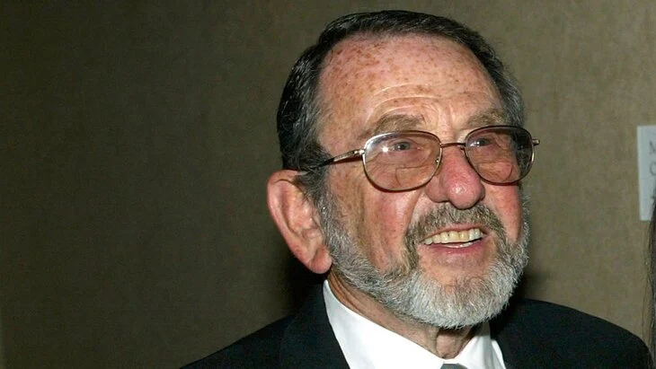 Скончался режиссер сериала "Семейка Брэди" Брюс Билсон Скончался режиссер сериала "Семейка Брэди" Брюс Билсон